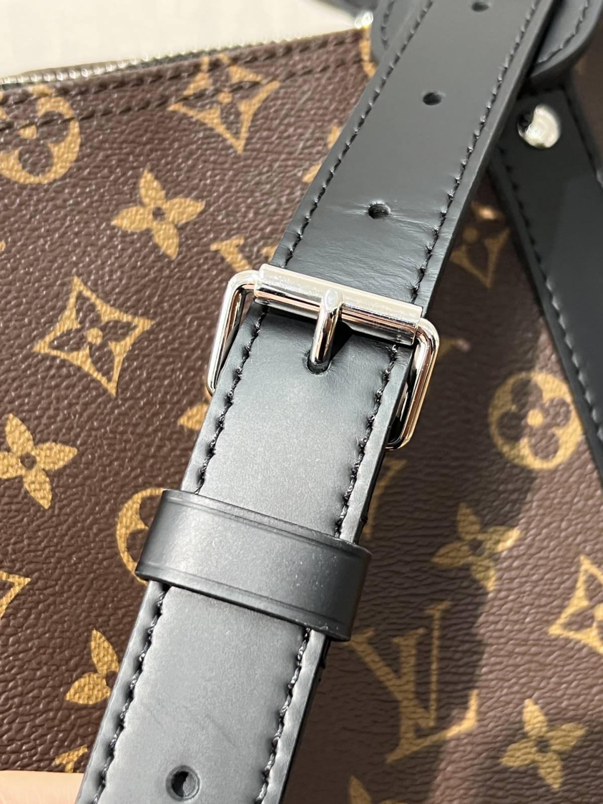 Ellebag’s 1:1 Replica of Louis Vuitton M56711 Keepall Bandoulière 45 – Mastering Travel Luxury(2024 Dec Updated)-Best Quality Fake Louis Vuitton Bag Online Store, Replica designer bag ru