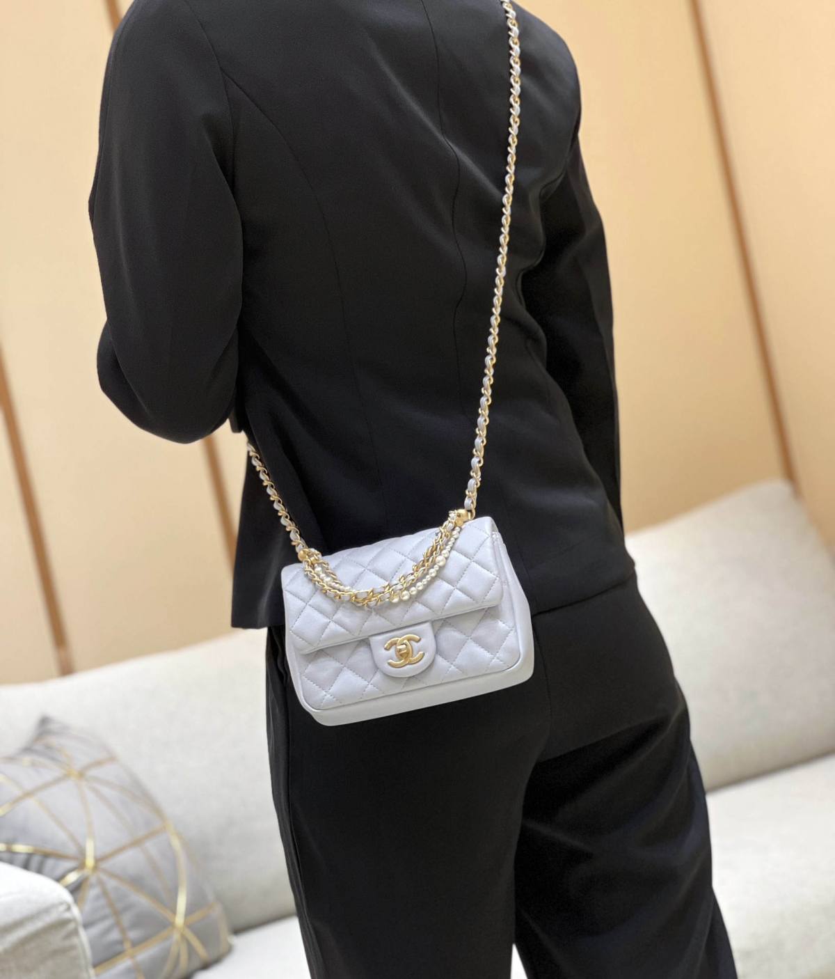 Ellebag’s Exquisite Replica of the Chanel Mini Flap Bag with Pearl Chain: A 17cm Sky Blue Lambskin Masterpiece(2024 Dec Updated)-ร้านค้าออนไลน์กระเป๋า Louis Vuitton ปลอมคุณภาพดีที่สุด, กระเป๋าออกแบบจำลอง ru