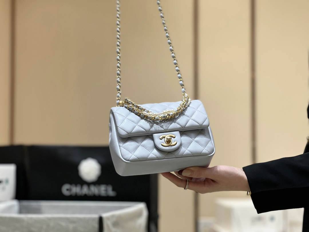 Ellebag’s Exquisite Replica of the Chanel Mini Flap Bag with Pearl Chain: A 17cm Sky Blue Lambskin Masterpiece(2024 Dec Updated)-ร้านค้าออนไลน์กระเป๋า Louis Vuitton ปลอมคุณภาพดีที่สุด, กระเป๋าออกแบบจำลอง ru