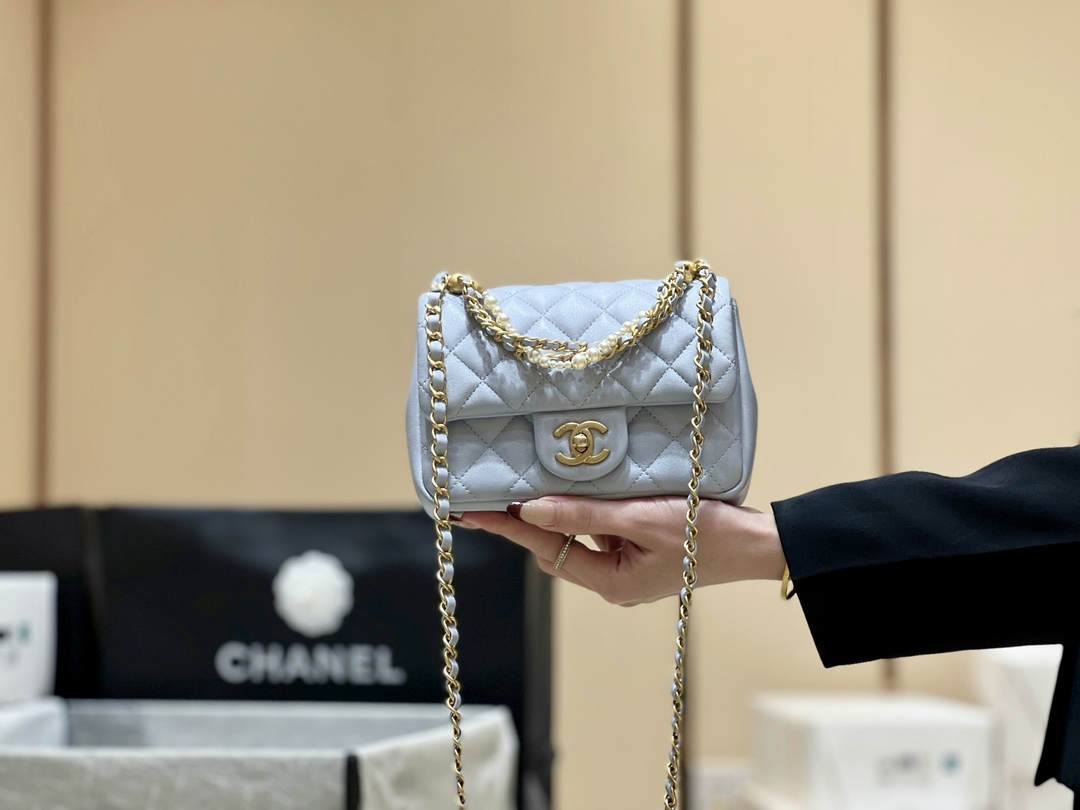 Ellebag’s Exquisite Replica of the Chanel Mini Flap Bag with Pearl Chain: A 17cm Sky Blue Lambskin Masterpiece(2024 Dec Updated)-ร้านค้าออนไลน์กระเป๋า Louis Vuitton ปลอมคุณภาพดีที่สุด, กระเป๋าออกแบบจำลอง ru