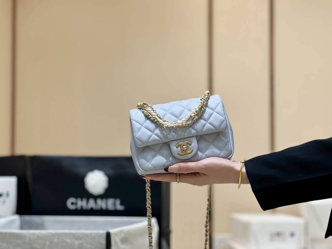 Ellebag’s Exquisite Replica of the Chanel Mini Flap Bag with Pearl Chain: A 17cm Sky Blue Lambskin Masterpiece(2024 Dec Updated)-ร้านค้าออนไลน์กระเป๋า Louis Vuitton ปลอมคุณภาพดีที่สุด, กระเป๋าออกแบบจำลอง ru