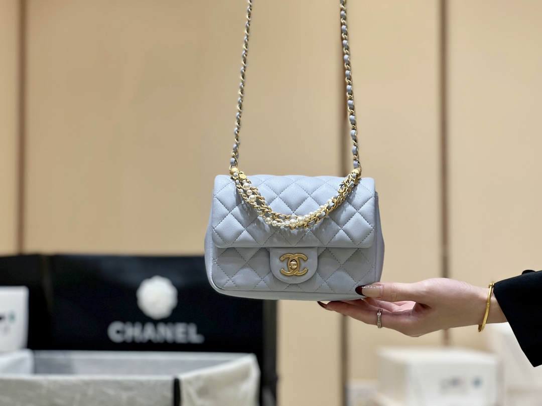 Ellebag’s Exquisite Replica of the Chanel Mini Flap Bag with Pearl Chain: A 17cm Sky Blue Lambskin Masterpiece(2024 Dec Updated)-ร้านค้าออนไลน์กระเป๋า Louis Vuitton ปลอมคุณภาพดีที่สุด, กระเป๋าออกแบบจำลอง ru