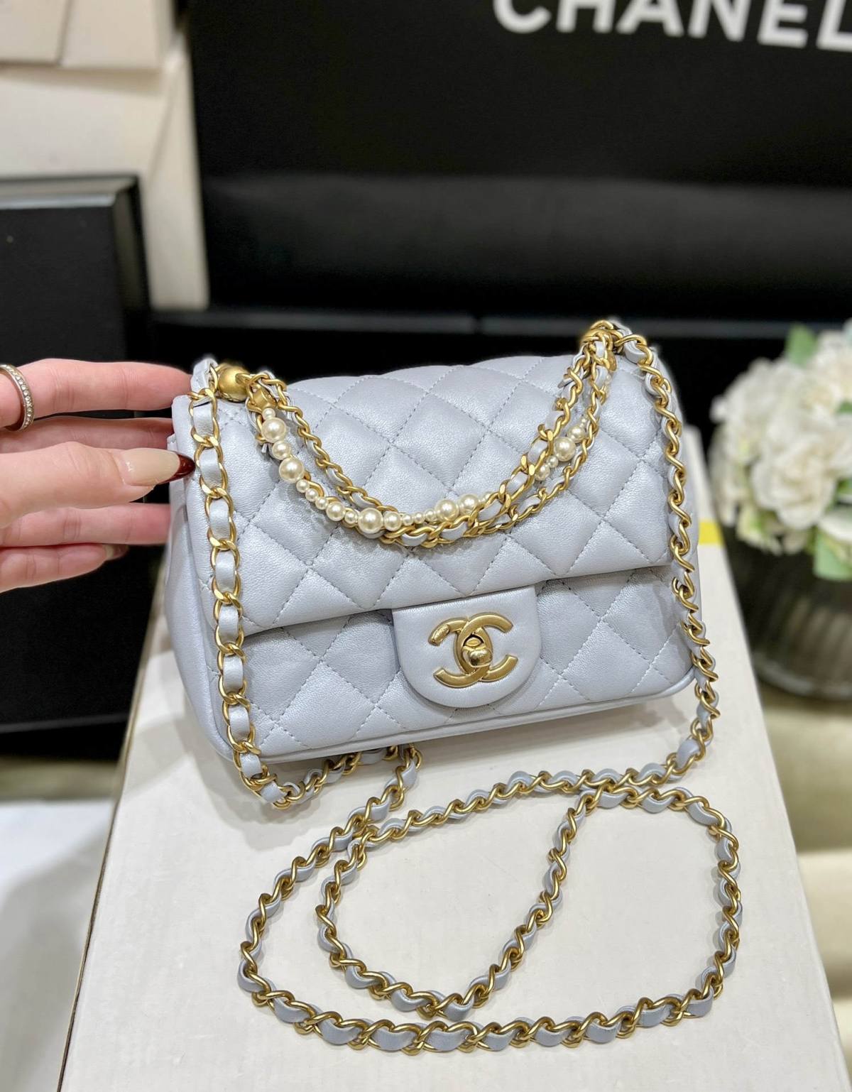 Ellebag’s Exquisite Replica of the Chanel Mini Flap Bag with Pearl Chain: A 17cm Sky Blue Lambskin Masterpiece(2024 Dec Updated)-ร้านค้าออนไลน์กระเป๋า Louis Vuitton ปลอมคุณภาพดีที่สุด, กระเป๋าออกแบบจำลอง ru