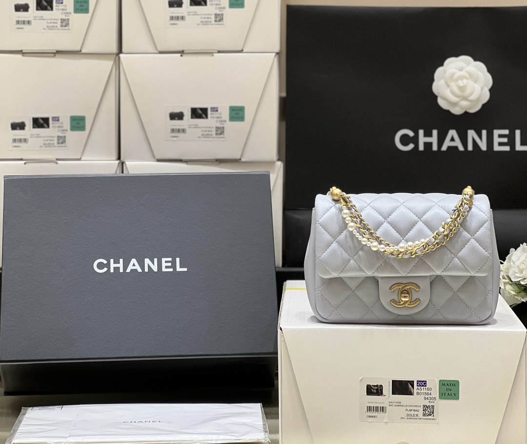 Ellebag’s Exquisite Replica of the Chanel Mini Flap Bag with Pearl Chain: A 17cm Sky Blue Lambskin Masterpiece(2024 Dec Updated)-ร้านค้าออนไลน์กระเป๋า Louis Vuitton ปลอมคุณภาพดีที่สุด, กระเป๋าออกแบบจำลอง ru