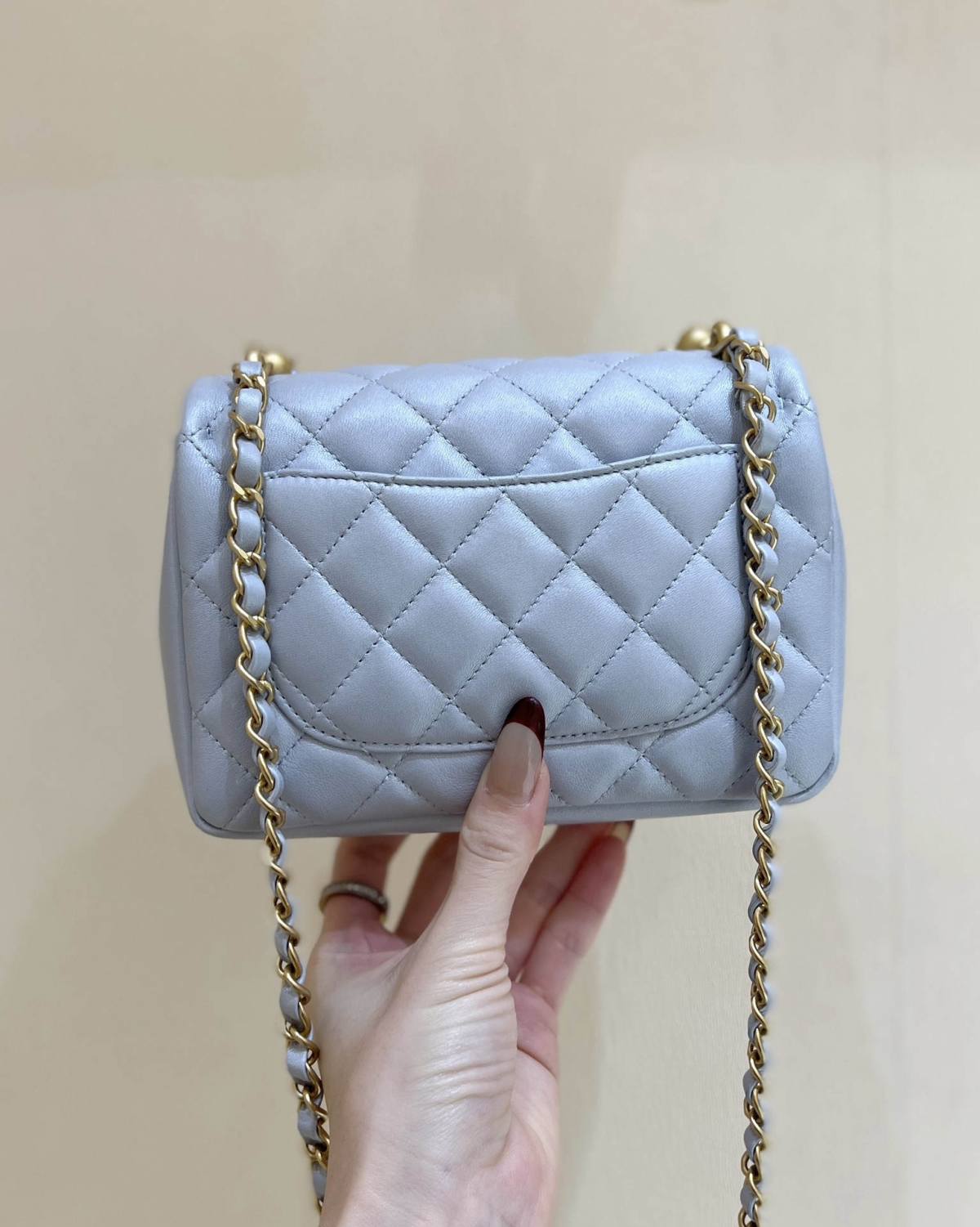 Ellebag’s Exquisite Replica of the Chanel Mini Flap Bag with Pearl Chain: A 17cm Sky Blue Lambskin Masterpiece(2024 Dec Updated)-ร้านค้าออนไลน์กระเป๋า Louis Vuitton ปลอมคุณภาพดีที่สุด, กระเป๋าออกแบบจำลอง ru