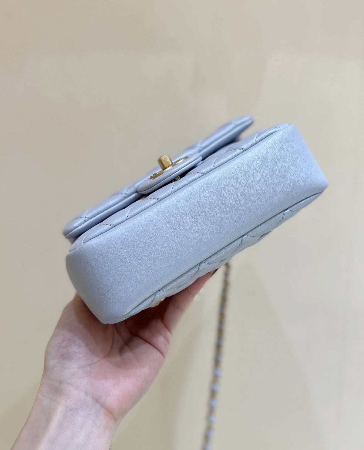 Ellebag’s Exquisite Replica of the Chanel Mini Flap Bag with Pearl Chain: A 17cm Sky Blue Lambskin Masterpiece(2024 Dec Updated)-ร้านค้าออนไลน์กระเป๋า Louis Vuitton ปลอมคุณภาพดีที่สุด, กระเป๋าออกแบบจำลอง ru