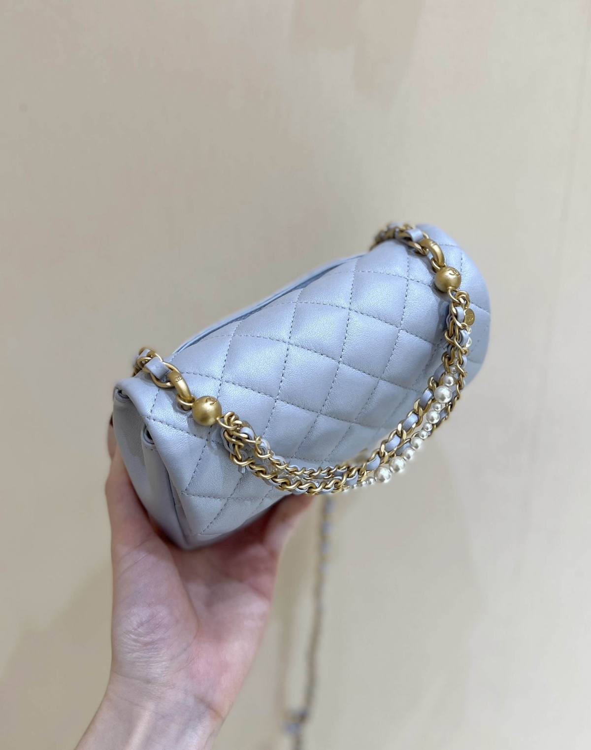 Ellebag’s Exquisite Replica of the Chanel Mini Flap Bag with Pearl Chain: A 17cm Sky Blue Lambskin Masterpiece(2024 Dec Updated)-ร้านค้าออนไลน์กระเป๋า Louis Vuitton ปลอมคุณภาพดีที่สุด, กระเป๋าออกแบบจำลอง ru