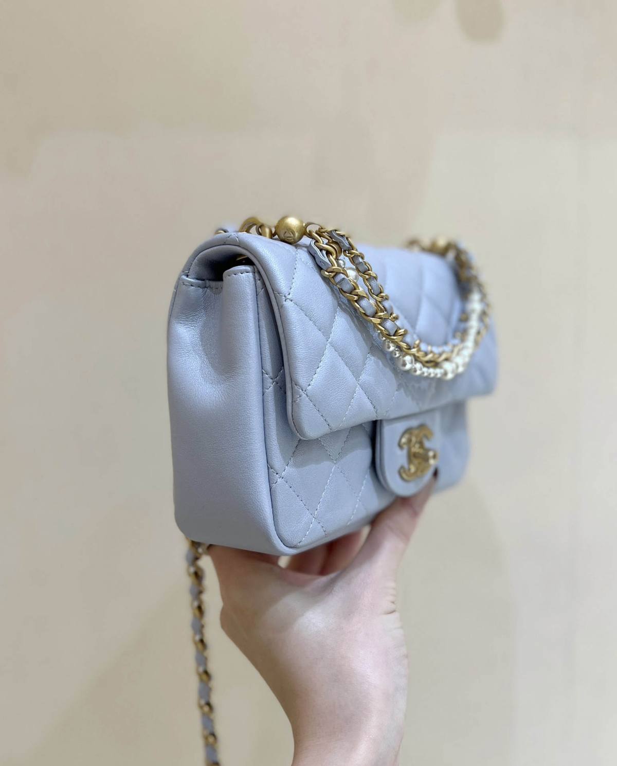 Ellebag’s Exquisite Replica of the Chanel Mini Flap Bag with Pearl Chain: A 17cm Sky Blue Lambskin Masterpiece(2024 Dec Updated)-ร้านค้าออนไลน์กระเป๋า Louis Vuitton ปลอมคุณภาพดีที่สุด, กระเป๋าออกแบบจำลอง ru