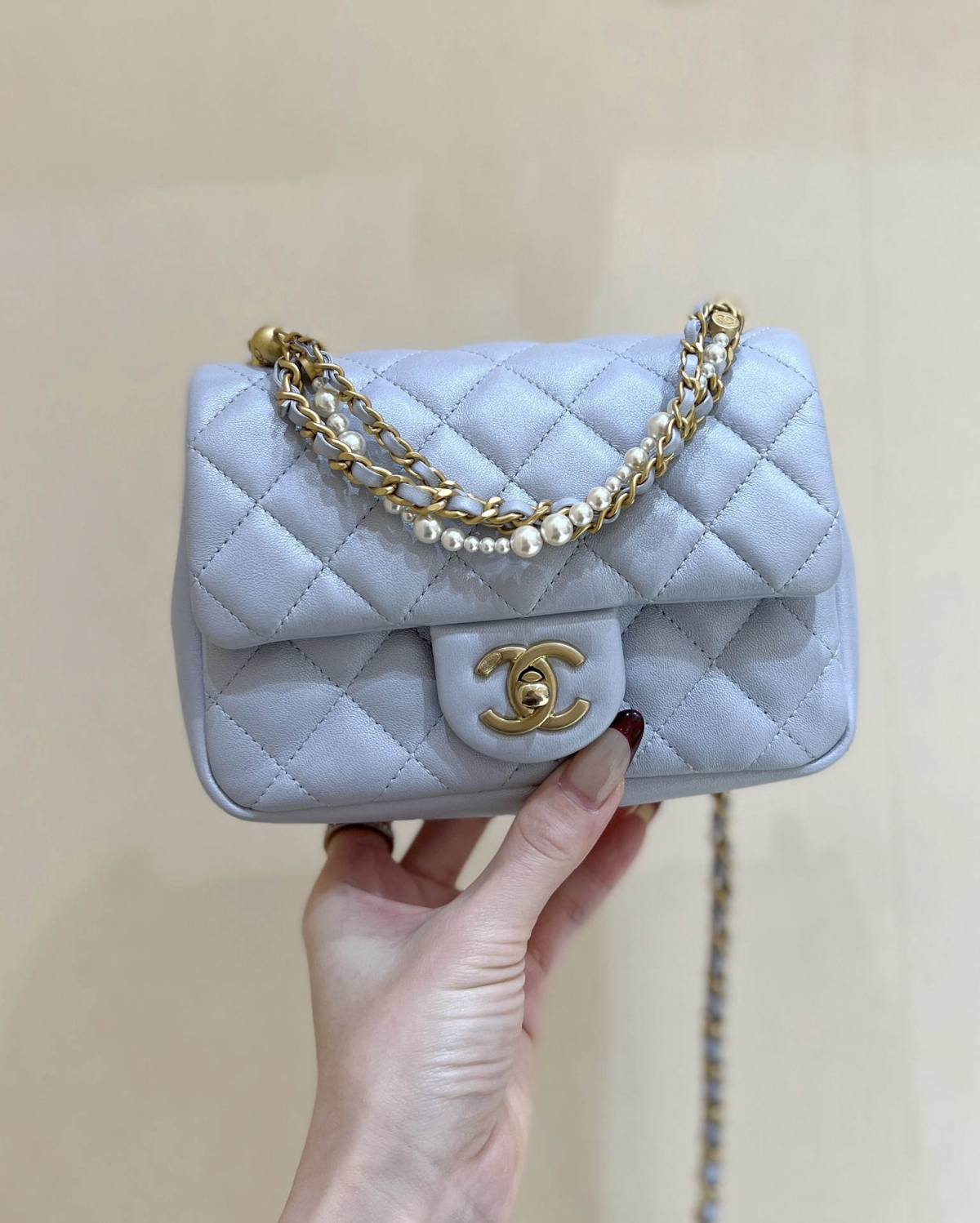 Ellebag’s Exquisite Replica of the Chanel Mini Flap Bag with Pearl Chain: A 17cm Sky Blue Lambskin Masterpiece(2024 Dec Updated)-ร้านค้าออนไลน์กระเป๋า Louis Vuitton ปลอมคุณภาพดีที่สุด, กระเป๋าออกแบบจำลอง ru