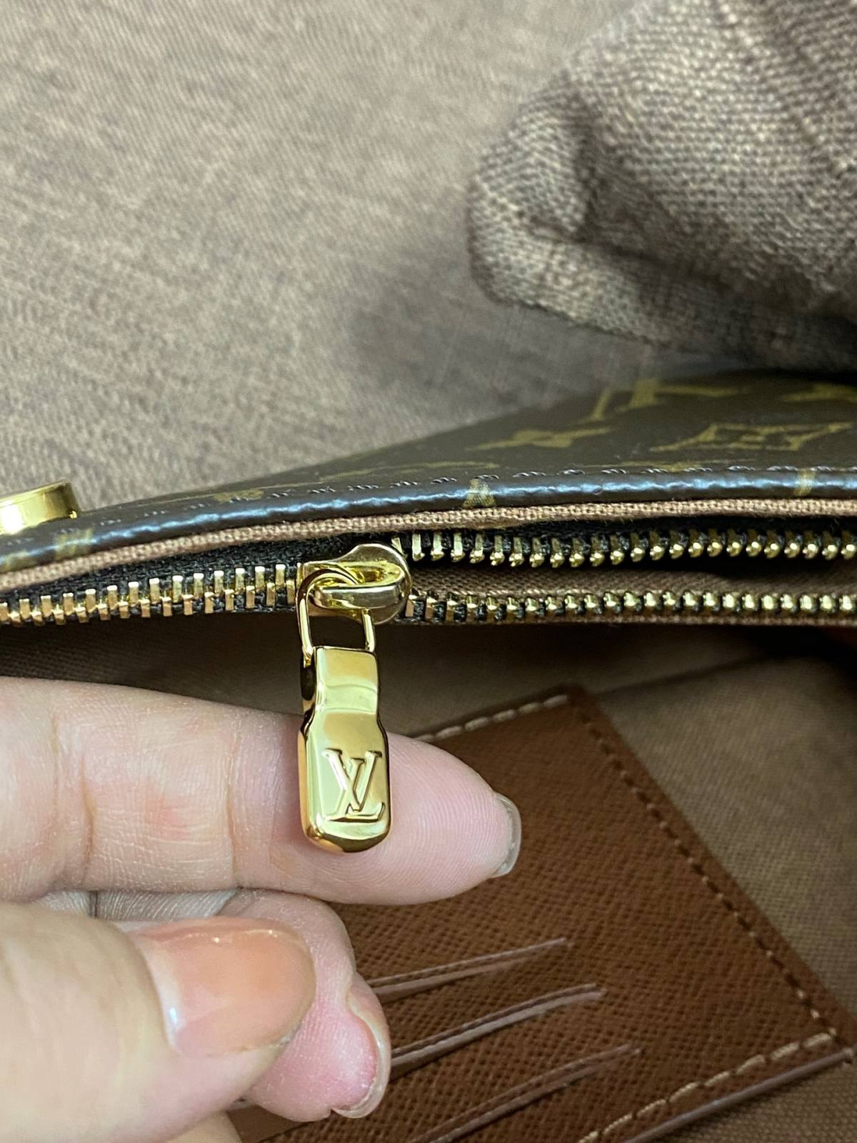 Ellebag’s 1:1 Replica of Louis Vuitton M81911 Wallet On Chain Ivy Handbag(2024 Dec Updated)-ʻOi aku ka maikaʻi o ka ʻeke Louis Vuitton ʻeke hoʻopunipuni ma ka hale kūʻai pūnaewele, ʻeke hoʻolālā kope ru