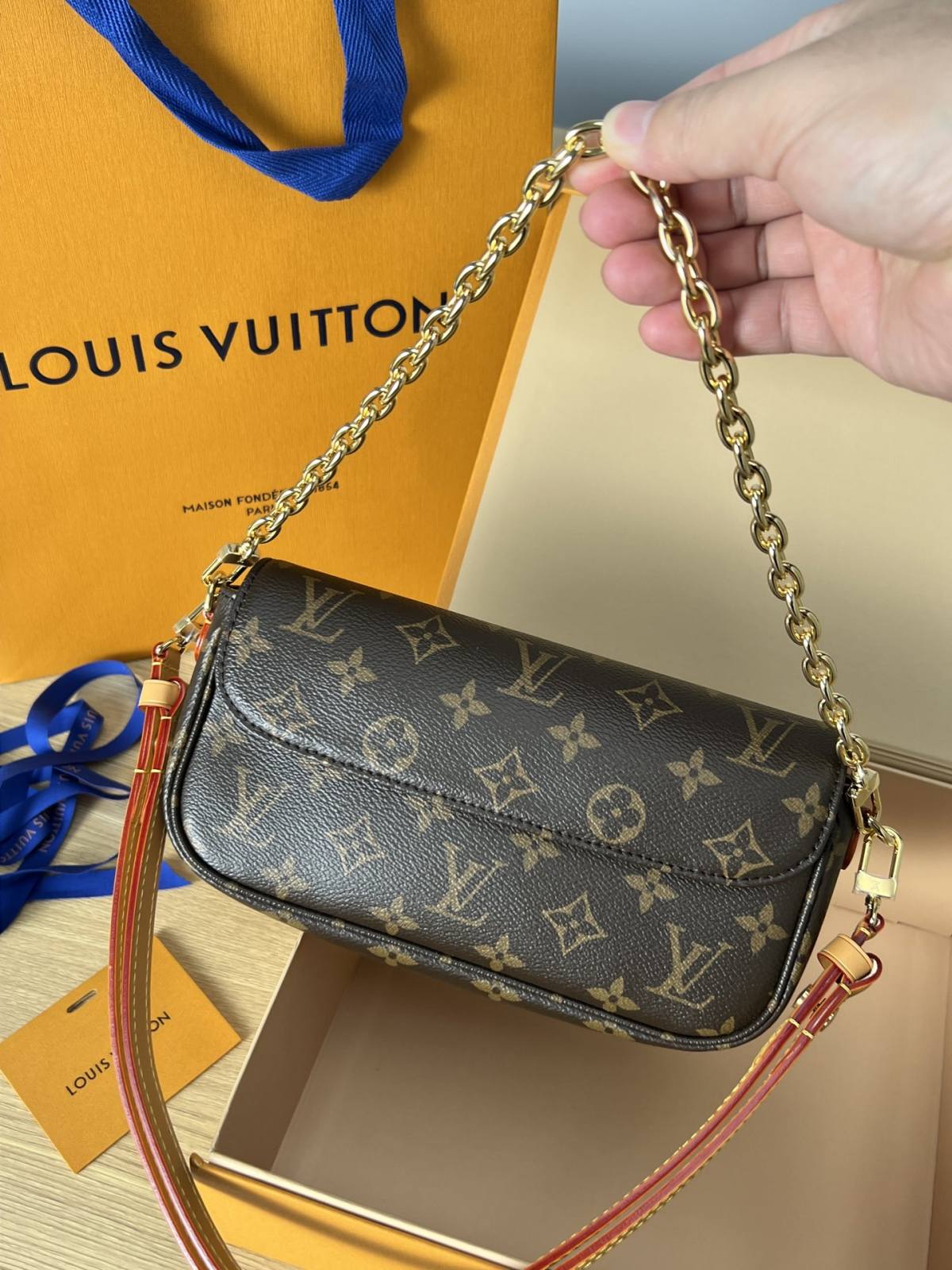 Ellebag’s 1:1 Replica of Louis Vuitton M81911 Wallet On Chain Ivy Handbag(2024 Dec Updated)-ʻOi aku ka maikaʻi o ka ʻeke Louis Vuitton ʻeke hoʻopunipuni ma ka hale kūʻai pūnaewele, ʻeke hoʻolālā kope ru