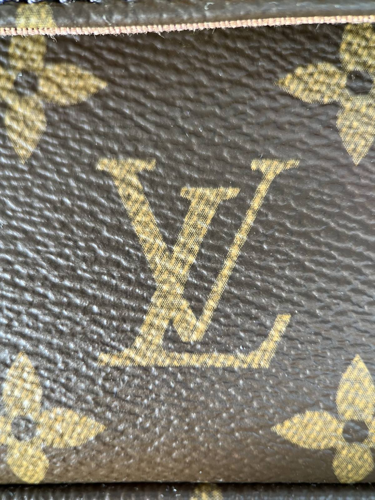 Ellebag’s 1:1 Replica of Louis Vuitton M81911 Wallet On Chain Ivy Handbag(2024 Dec Updated)-ʻOi aku ka maikaʻi o ka ʻeke Louis Vuitton ʻeke hoʻopunipuni ma ka hale kūʻai pūnaewele, ʻeke hoʻolālā kope ru