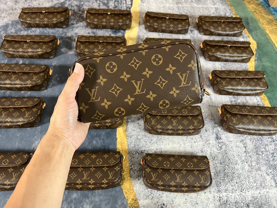 Ellebag’s 1:1 Replica of Louis Vuitton M81911 Wallet On Chain Ivy Handbag(2024 Dec Updated)-ʻOi aku ka maikaʻi o ka ʻeke Louis Vuitton ʻeke hoʻopunipuni ma ka hale kūʻai pūnaewele, ʻeke hoʻolālā kope ru