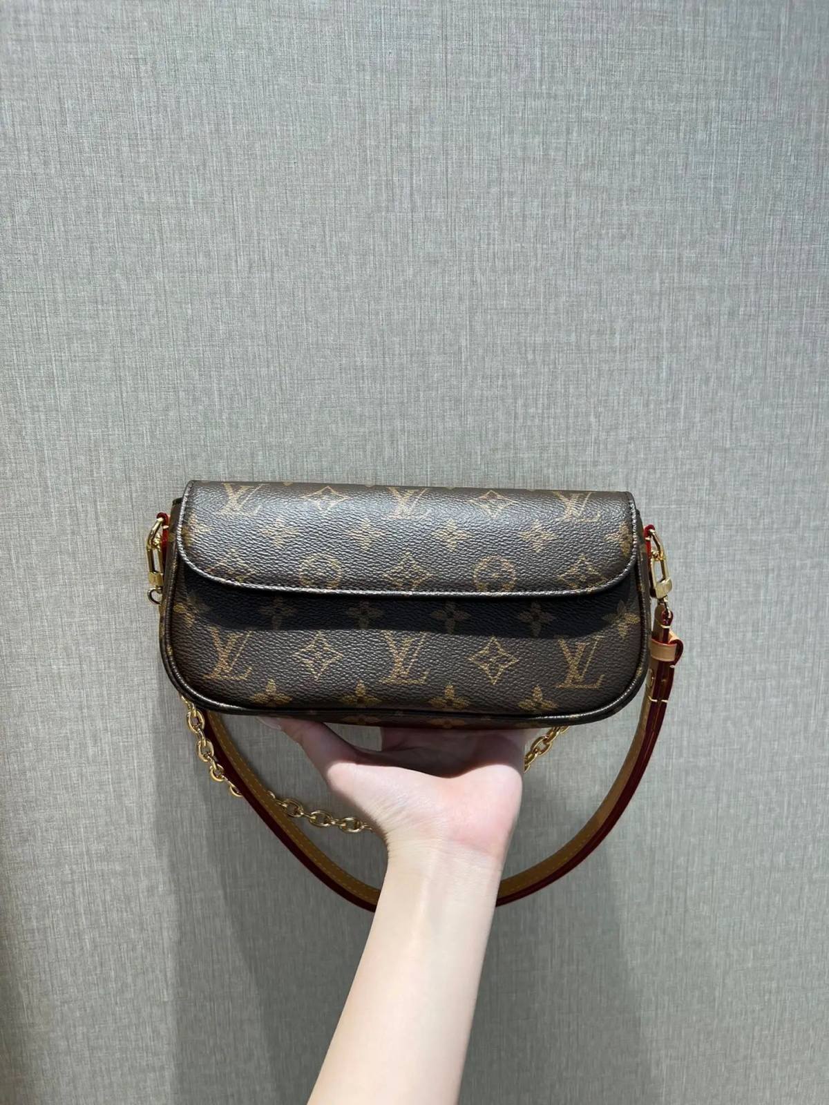 Ellebag’s 1:1 Replica of Louis Vuitton M81911 Wallet On Chain Ivy Handbag(2024 Dec Updated)-ʻOi aku ka maikaʻi o ka ʻeke Louis Vuitton ʻeke hoʻopunipuni ma ka hale kūʻai pūnaewele, ʻeke hoʻolālā kope ru