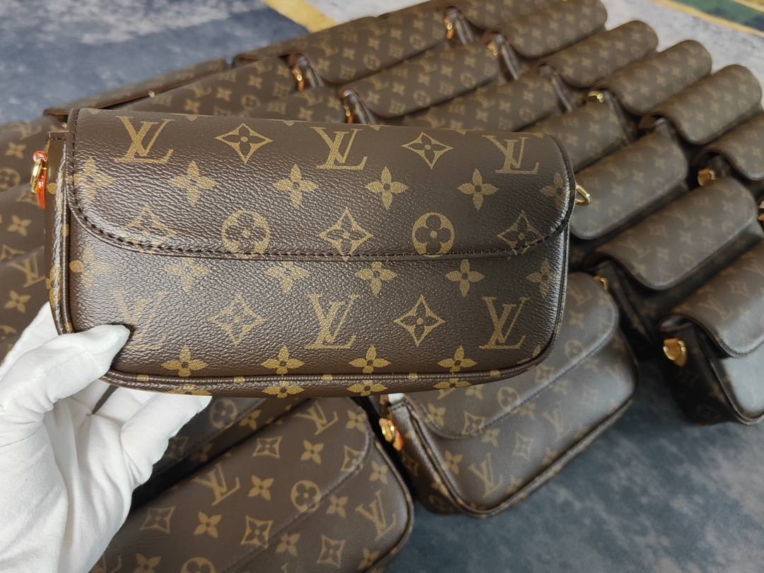 Ellebag’s 1:1 Replica of Louis Vuitton M81911 Wallet On Chain Ivy Handbag(2024 Dec Updated)-ʻOi aku ka maikaʻi o ka ʻeke Louis Vuitton ʻeke hoʻopunipuni ma ka hale kūʻai pūnaewele, ʻeke hoʻolālā kope ru