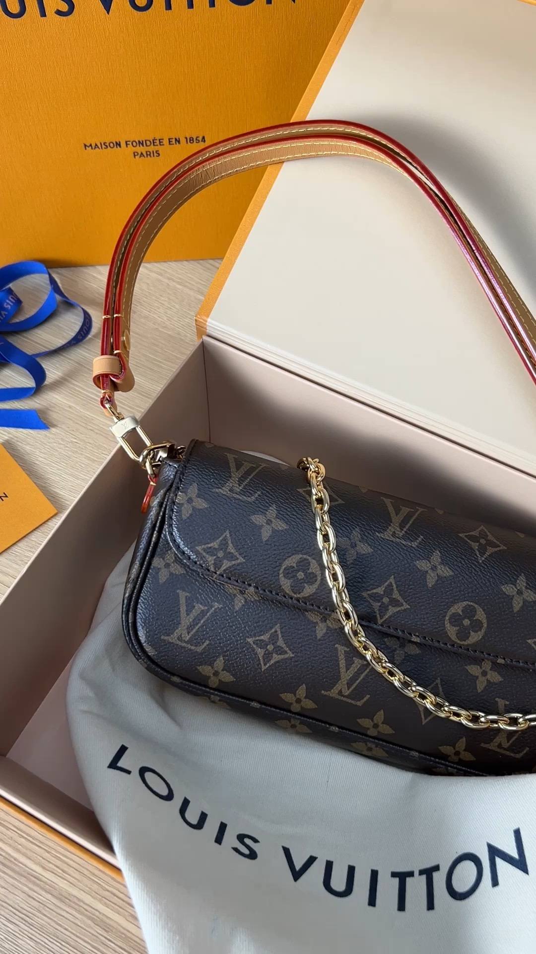 Ellebag’s 1:1 Replica of Louis Vuitton M81911 Wallet On Chain Ivy Handbag(2024 Dec Updated)-ʻOi aku ka maikaʻi o ka ʻeke Louis Vuitton ʻeke hoʻopunipuni ma ka hale kūʻai pūnaewele, ʻeke hoʻolālā kope ru