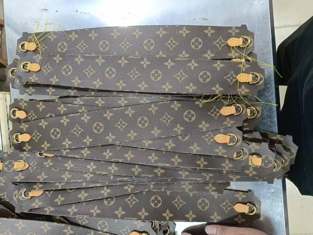 Ellebag’s 1:1 Replica of Louis Vuitton M81911 Wallet On Chain Ivy Handbag(2024 Dec Updated)-ʻOi aku ka maikaʻi o ka ʻeke Louis Vuitton ʻeke hoʻopunipuni ma ka hale kūʻai pūnaewele, ʻeke hoʻolālā kope ru