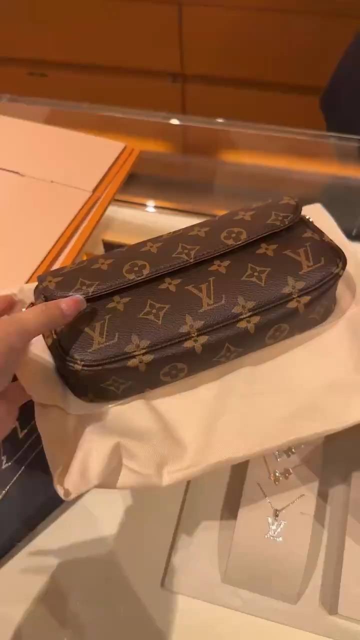 Ellebag’s 1:1 Replica of Louis Vuitton M81911 Wallet On Chain Ivy Handbag(2024 Dec Updated)-ʻOi aku ka maikaʻi o ka ʻeke Louis Vuitton ʻeke hoʻopunipuni ma ka hale kūʻai pūnaewele, ʻeke hoʻolālā kope ru