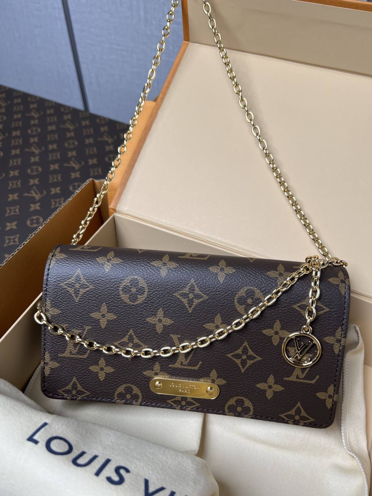 Ellebag’s 1:1 Replica of Louis Vuitton M82509 Wallet On Chain Lily: Craftsmanship and Timeless Elegance(2024 Dec Updated)-ʻOi aku ka maikaʻi o ka ʻeke Louis Vuitton ʻeke hoʻopunipuni ma ka hale kūʻai pūnaewele, ʻeke hoʻolālā kope ru