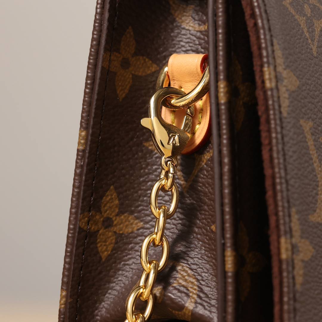 Ellebag’s 1:1 Replica of Louis Vuitton M82509 Wallet On Chain Lily: Craftsmanship and Timeless Elegance(2024 Dec Updated)-ʻOi aku ka maikaʻi o ka ʻeke Louis Vuitton ʻeke hoʻopunipuni ma ka hale kūʻai pūnaewele, ʻeke hoʻolālā kope ru