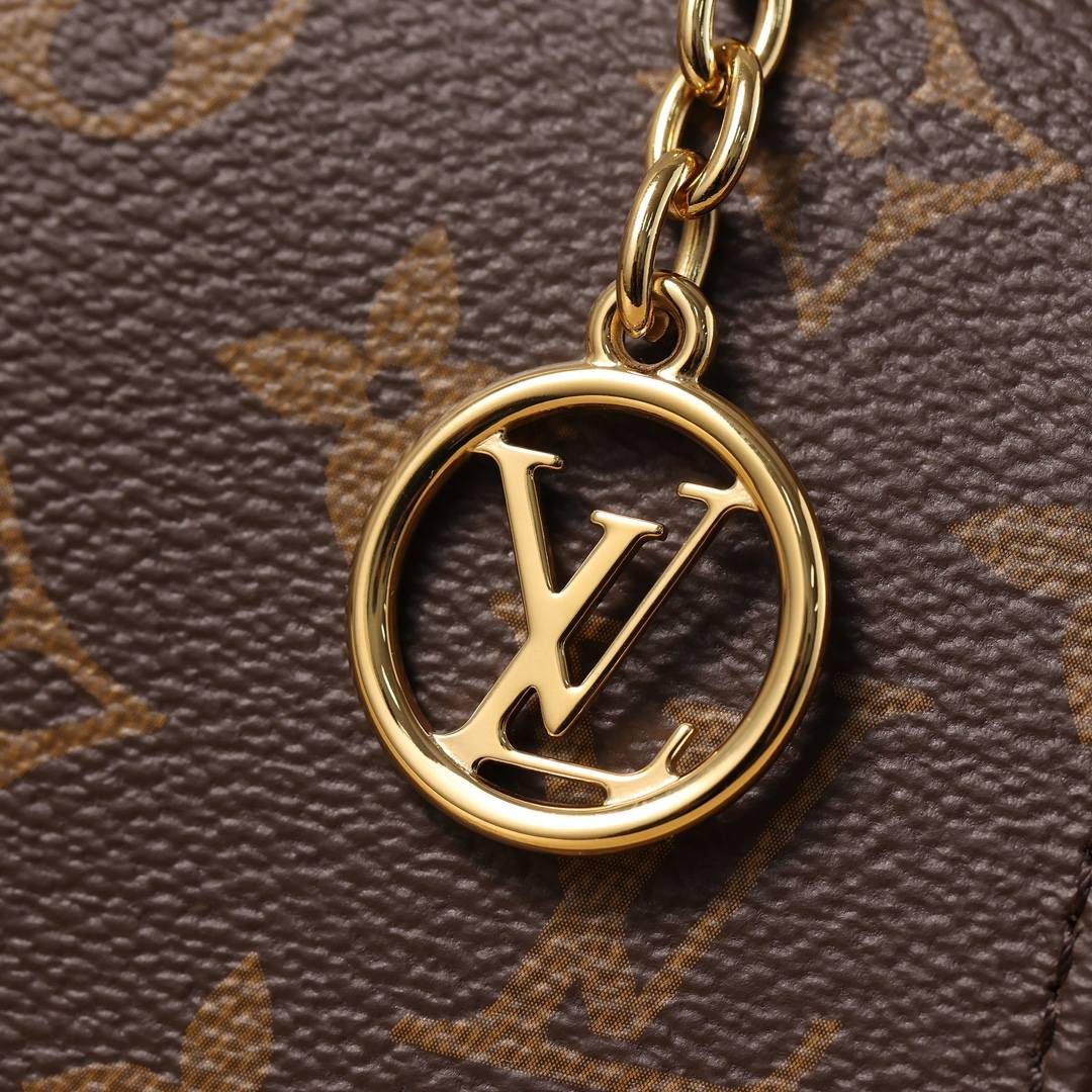 Ellebag’s 1:1 Replica of Louis Vuitton M82509 Wallet On Chain Lily: Craftsmanship and Timeless Elegance(2024 Dec Updated)-ʻOi aku ka maikaʻi o ka ʻeke Louis Vuitton ʻeke hoʻopunipuni ma ka hale kūʻai pūnaewele, ʻeke hoʻolālā kope ru