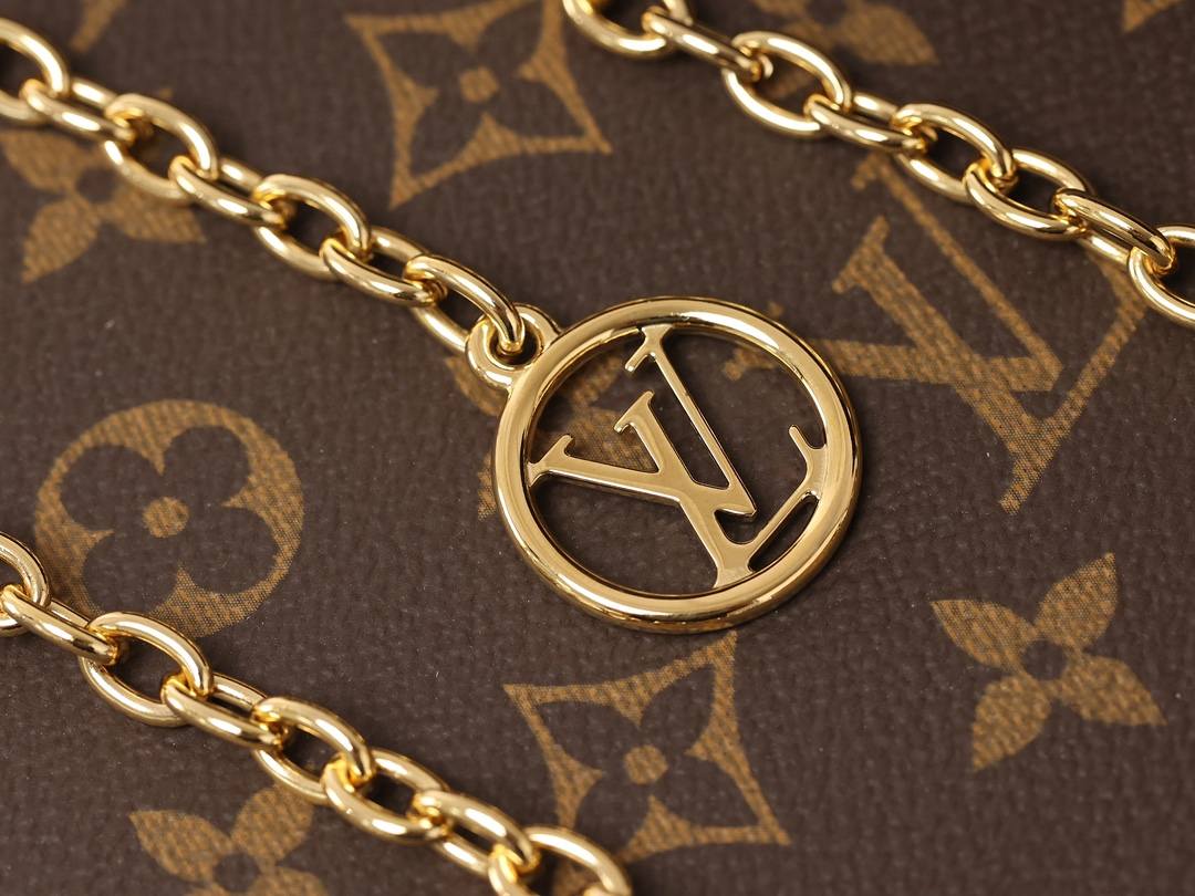 Ellebag’s 1:1 Replica of Louis Vuitton M82509 Wallet On Chain Lily: Craftsmanship and Timeless Elegance(2024 Dec Updated)-ʻOi aku ka maikaʻi o ka ʻeke Louis Vuitton ʻeke hoʻopunipuni ma ka hale kūʻai pūnaewele, ʻeke hoʻolālā kope ru