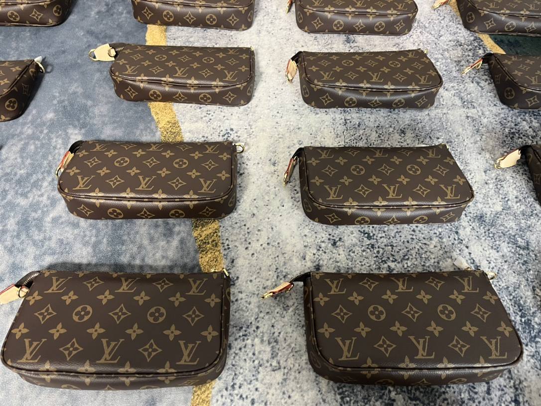 Ellebag’s 1:1 Replica of Louis Vuitton M82766 Pochette Accessoires Handbag(2024 Dec Updated)-ʻOi aku ka maikaʻi o ka ʻeke Louis Vuitton ʻeke hoʻopunipuni ma ka hale kūʻai pūnaewele, ʻeke hoʻolālā kope ru