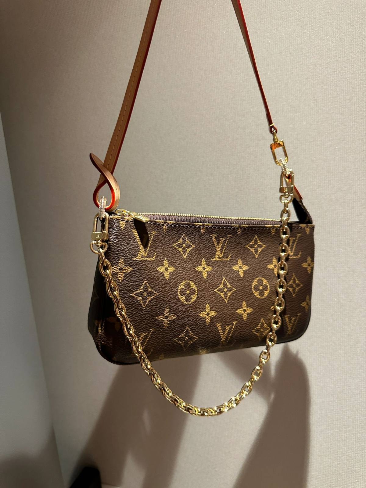 Ellebag’s 1:1 Replica of Louis Vuitton M82766 Pochette Accessoires Handbag(2024 Dec Updated)-ʻOi aku ka maikaʻi o ka ʻeke Louis Vuitton ʻeke hoʻopunipuni ma ka hale kūʻai pūnaewele, ʻeke hoʻolālā kope ru