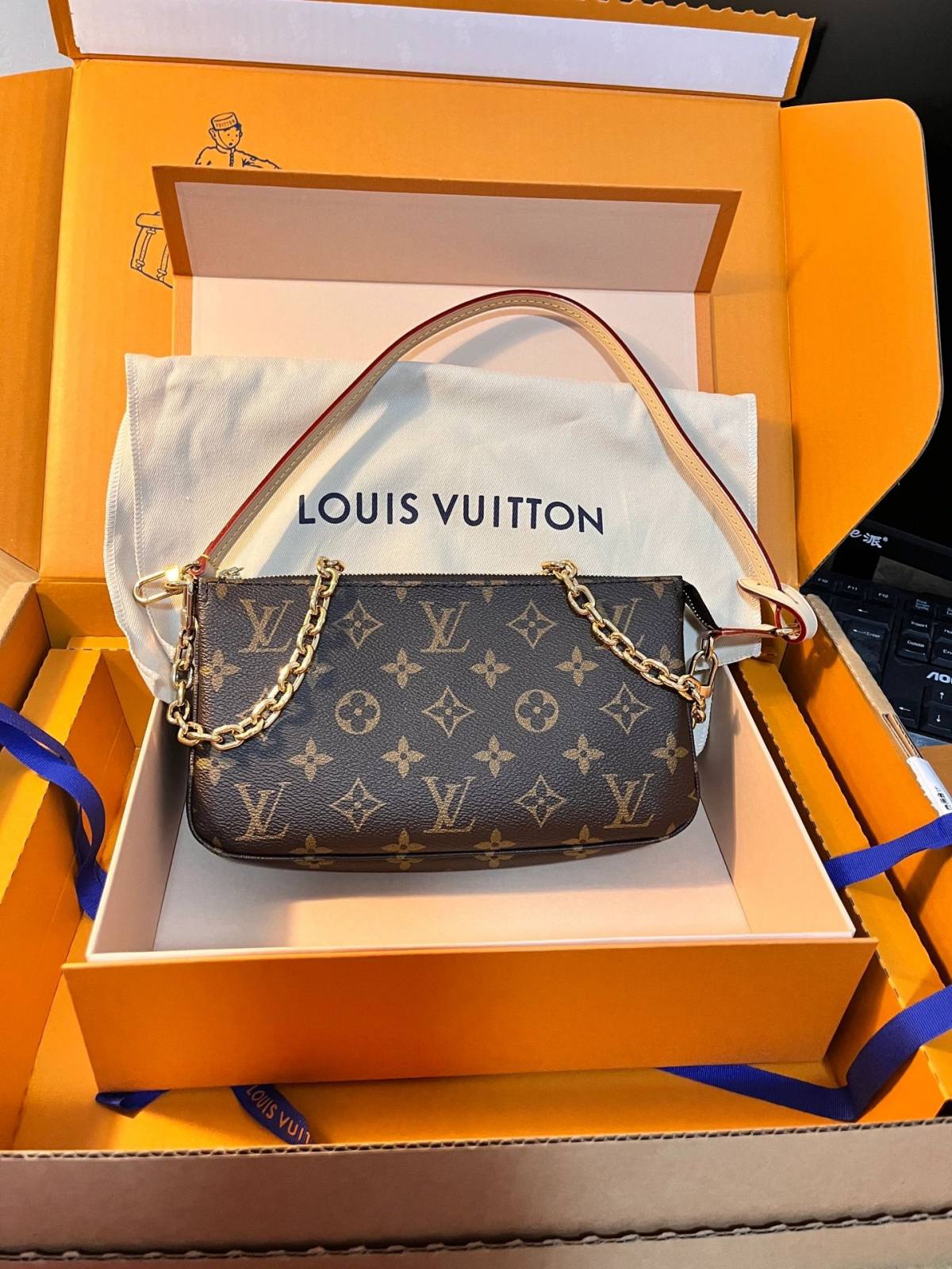 Ellebag’s 1:1 Replica of Louis Vuitton M82766 Pochette Accessoires Handbag(2024 Dec Updated)-ʻOi aku ka maikaʻi o ka ʻeke Louis Vuitton ʻeke hoʻopunipuni ma ka hale kūʻai pūnaewele, ʻeke hoʻolālā kope ru