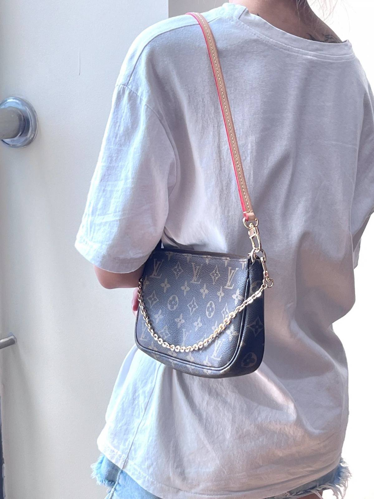 Ellebag’s 1:1 Replica of Louis Vuitton M82766 Pochette Accessoires Handbag(2024 Dec Updated)-ʻOi aku ka maikaʻi o ka ʻeke Louis Vuitton ʻeke hoʻopunipuni ma ka hale kūʻai pūnaewele, ʻeke hoʻolālā kope ru