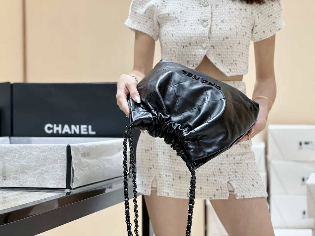 Ellebag’s Exquisite Replica: The All-Black Chanel 22 Handbag AS3260(2024 Dec Updated)-Best Quality Fake Louis Vuitton Bag Online Store, Replica designer bag ru