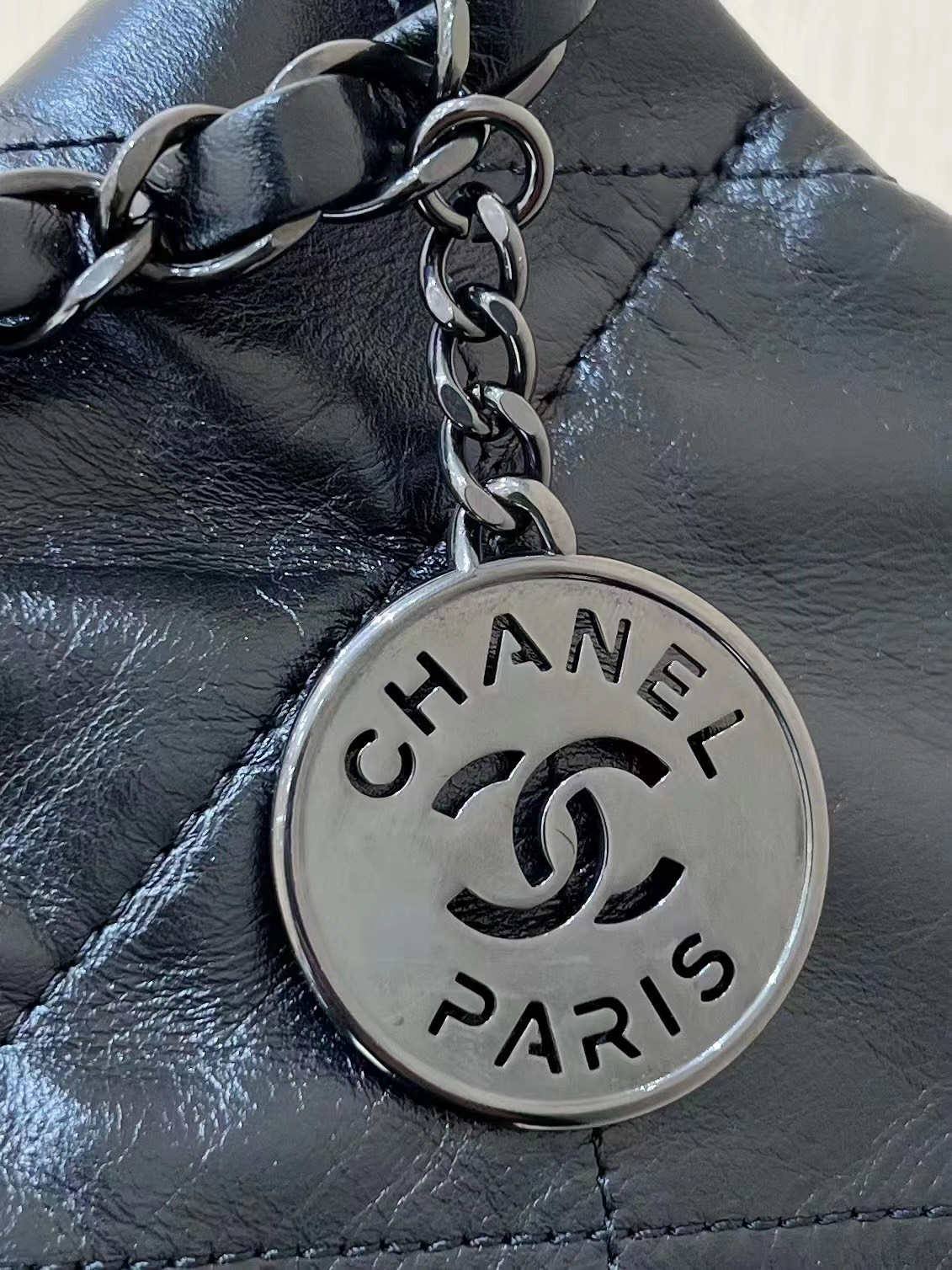 Ellebag’s Exquisite Replica: The All-Black Chanel 22 Handbag AS3260(2024 Dec Updated)-Best Quality Fake Louis Vuitton Bag Online Store, Replica designer bag ru