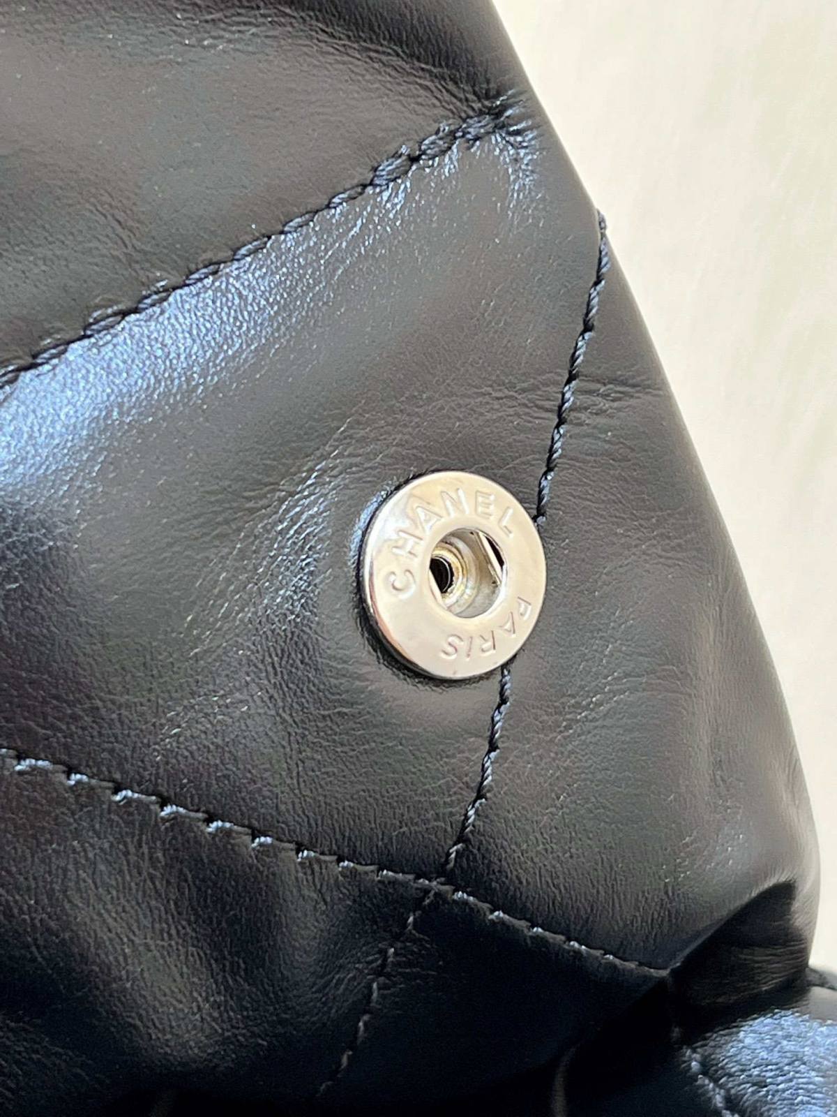 Ellebag’s Exquisite Replica: The All-Black Chanel 22 Handbag AS3260(2024 Dec Updated)-Best Quality Fake Louis Vuitton Bag Online Store, Replica designer bag ru