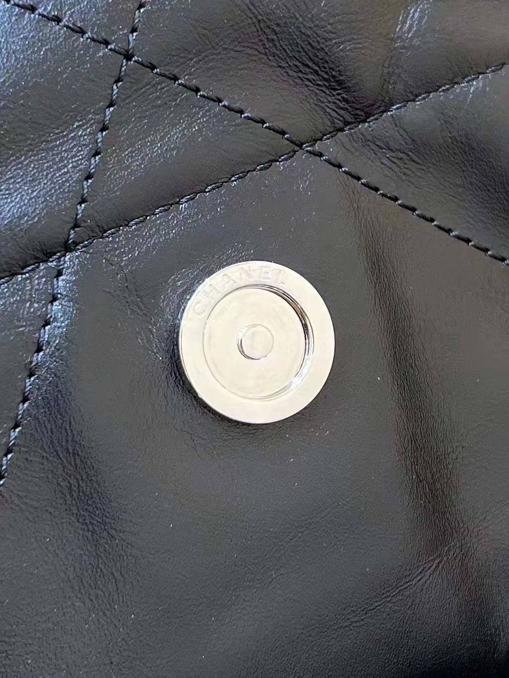 Ellebag’s Exquisite Replica: The All-Black Chanel 22 Handbag AS3260(2024 Dec Updated)-Best Quality Fake Louis Vuitton Bag Online Store, Replica designer bag ru