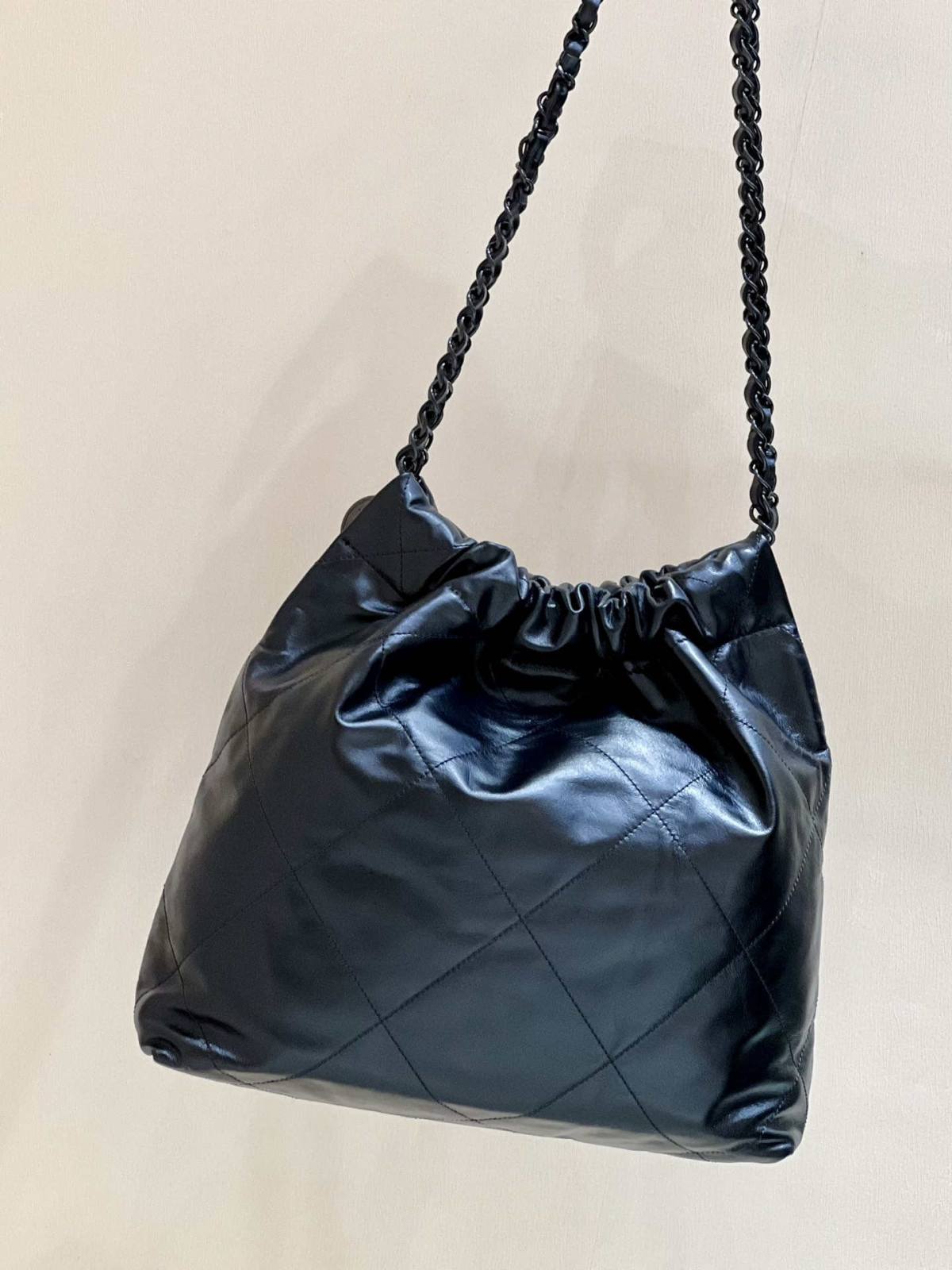 Ellebag’s Exquisite Replica: The All-Black Chanel 22 Handbag AS3260(2024 Dec Updated)-Best Quality Fake Louis Vuitton Bag Online Store, Replica designer bag ru