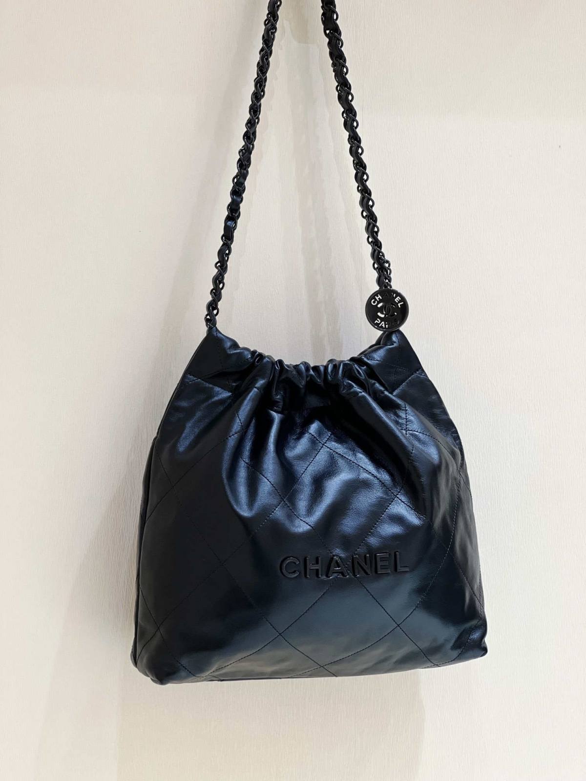 Ellebag’s Exquisite Replica: The All-Black Chanel 22 Handbag AS3260(2024 Dec Updated)-Best Quality Fake Louis Vuitton Bag Online Store, Replica designer bag ru