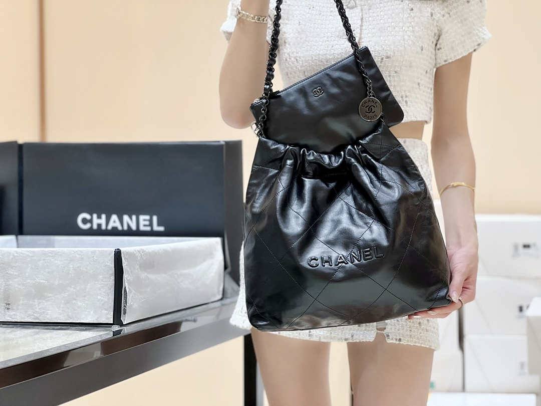 Ellebag’s Exquisite Replica: The All-Black Chanel 22 Handbag AS3260(2024 Dec Updated)-Best Quality Fake Louis Vuitton Bag Online Store, Replica designer bag ru