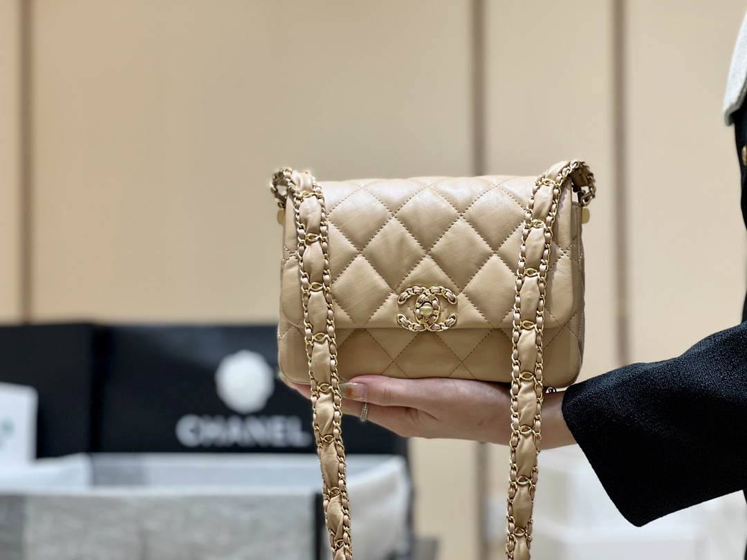 Ellebag’s Exquisite Replica: The Beige Lambskin Chanel Bag with Wide Shoulder Strap and Gold Hardware(2024 Dec Updated)-Best Quality Fake Louis Vuitton Bag Online Store, Replica designer bag ru