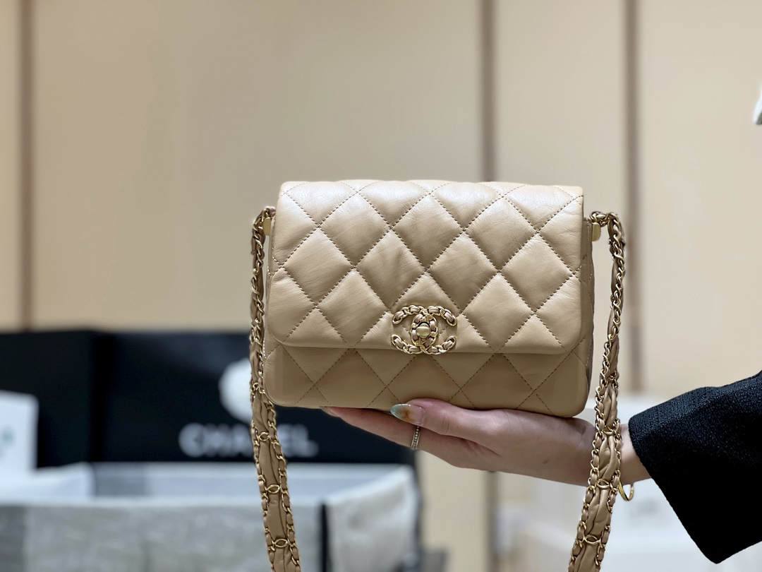 Ellebag’s Exquisite Replica: The Beige Lambskin Chanel Bag with Wide Shoulder Strap and Gold Hardware(2024 Dec Updated)-Best Quality Fake Louis Vuitton Bag Online Store, Replica designer bag ru