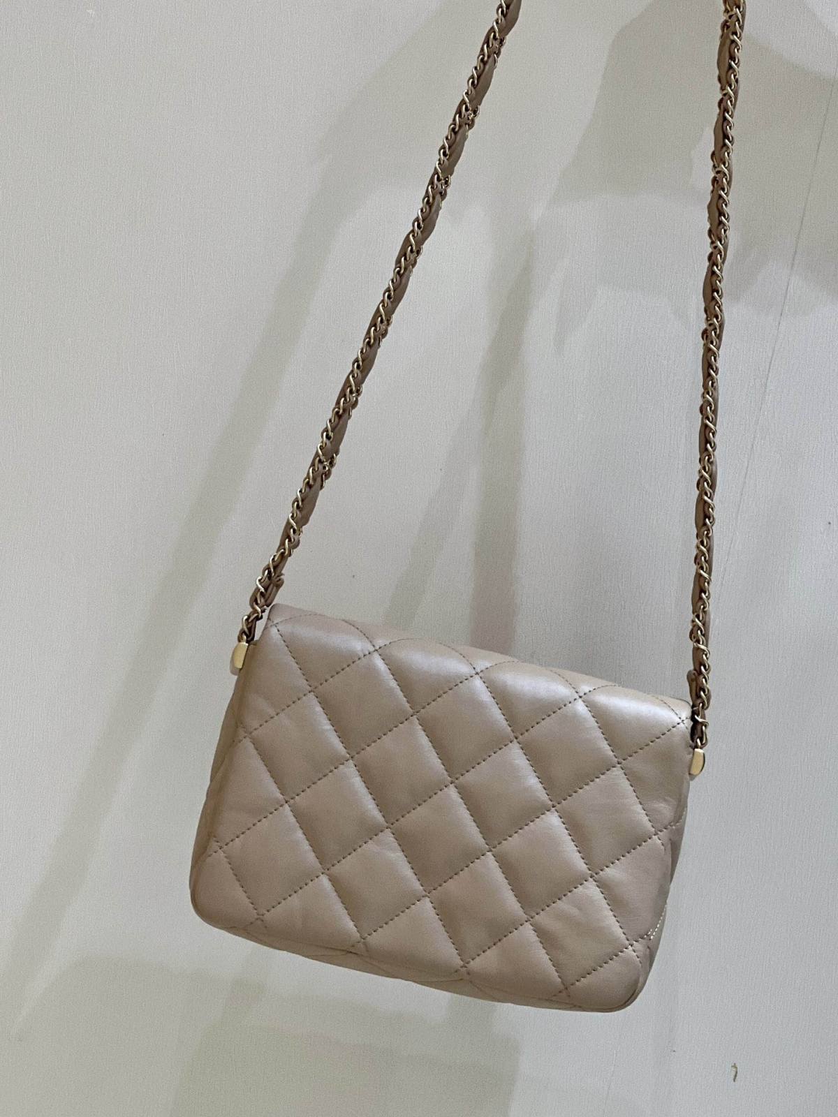 Ellebag’s Exquisite Replica: The Beige Lambskin Chanel Bag with Wide Shoulder Strap and Gold Hardware(2024 Dec Updated)-Best Quality Fake Louis Vuitton Bag Online Store, Replica designer bag ru