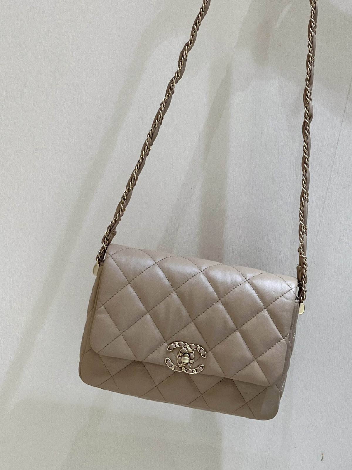 Ellebag’s Exquisite Replica: The Beige Lambskin Chanel Bag with Wide Shoulder Strap and Gold Hardware(2024 Dec Updated)-Best Quality Fake Louis Vuitton Bag Online Store, Replica designer bag ru