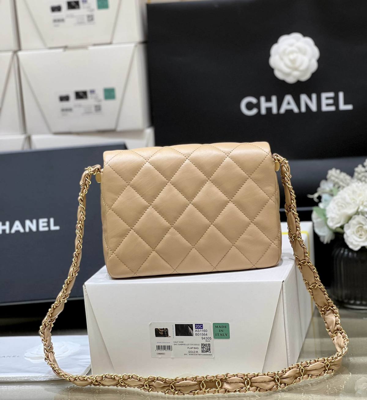 Ellebag’s Exquisite Replica: The Beige Lambskin Chanel Bag with Wide Shoulder Strap and Gold Hardware(2024 Dec Updated)-Best Quality Fake Louis Vuitton Bag Online Store, Replica designer bag ru