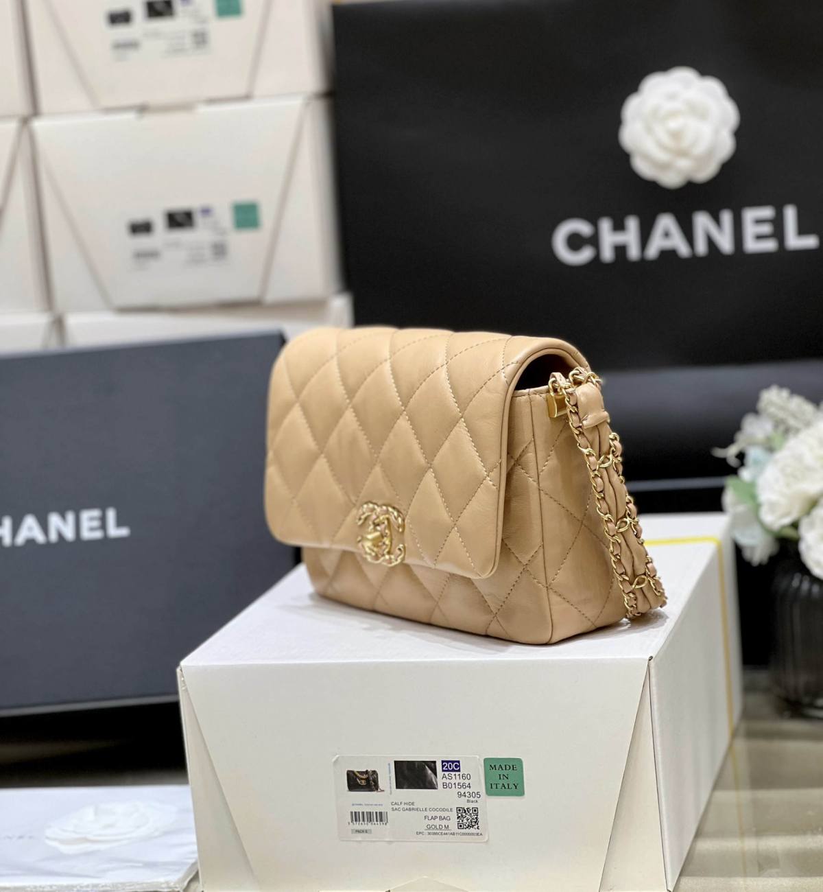 Ellebag’s Exquisite Replica: The Beige Lambskin Chanel Bag with Wide Shoulder Strap and Gold Hardware(2024 Dec Updated)-Best Quality Fake Louis Vuitton Bag Online Store, Replica designer bag ru