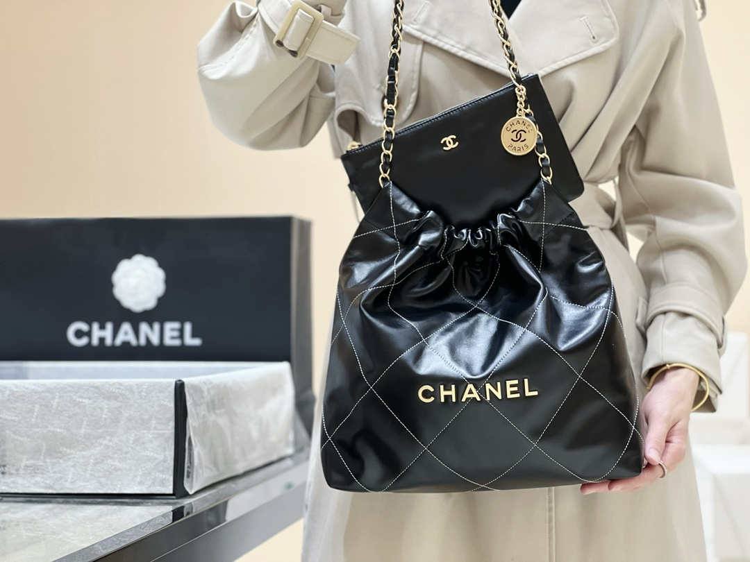 Ellebag’s Exquisite Replica: The Black Calfskin Chanel 22 Handbag AS3260 with Gold Hardware(2024 Dec Updated)-Labākās kvalitātes viltotās Louis Vuitton somas tiešsaistes veikals, dizaineru somas kopija ru