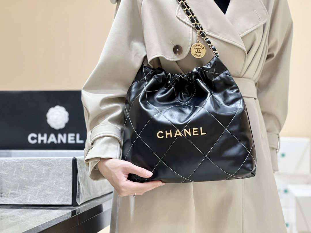 Ellebag’s Exquisite Replica: The Black Calfskin Chanel 22 Handbag AS3260 with Gold Hardware(2024 Dec Updated)-Labākās kvalitātes viltotās Louis Vuitton somas tiešsaistes veikals, dizaineru somas kopija ru