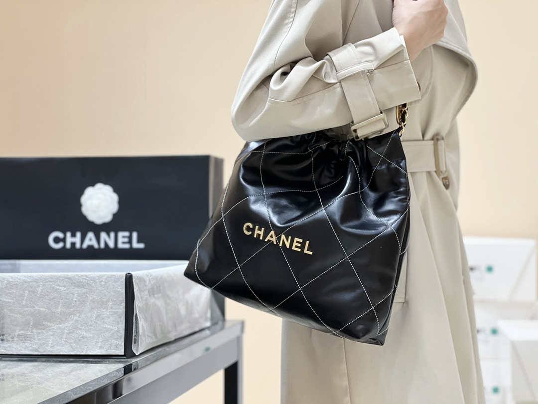 Ellebag’s Exquisite Replica: The Black Calfskin Chanel 22 Handbag AS3260 with Gold Hardware(2024 Dec Updated)-Labākās kvalitātes viltotās Louis Vuitton somas tiešsaistes veikals, dizaineru somas kopija ru