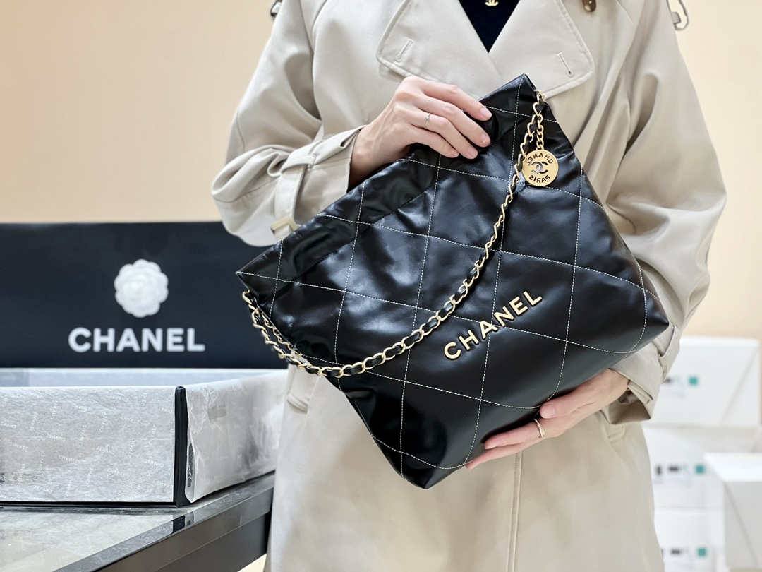 Ellebag’s Exquisite Replica: The Black Calfskin Chanel 22 Handbag AS3260 with Gold Hardware(2024 Dec Updated)-Labākās kvalitātes viltotās Louis Vuitton somas tiešsaistes veikals, dizaineru somas kopija ru