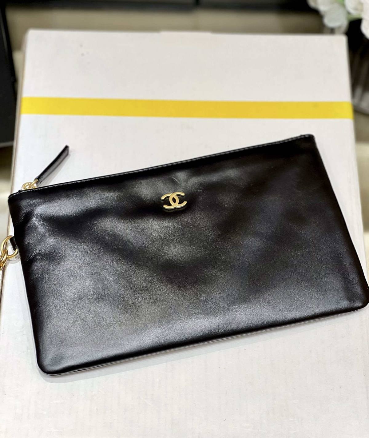 Ellebag’s Exquisite Replica: The Black Calfskin Chanel 22 Handbag AS3260 with Gold Hardware(2024 Dec Updated)-Labākās kvalitātes viltotās Louis Vuitton somas tiešsaistes veikals, dizaineru somas kopija ru