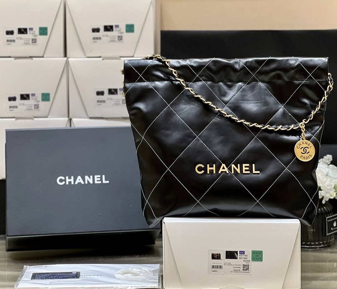 Ellebag’s Exquisite Replica: The Black Calfskin Chanel 22 Handbag AS3260 with Gold Hardware(2024 Dec Updated)-Labākās kvalitātes viltotās Louis Vuitton somas tiešsaistes veikals, dizaineru somas kopija ru