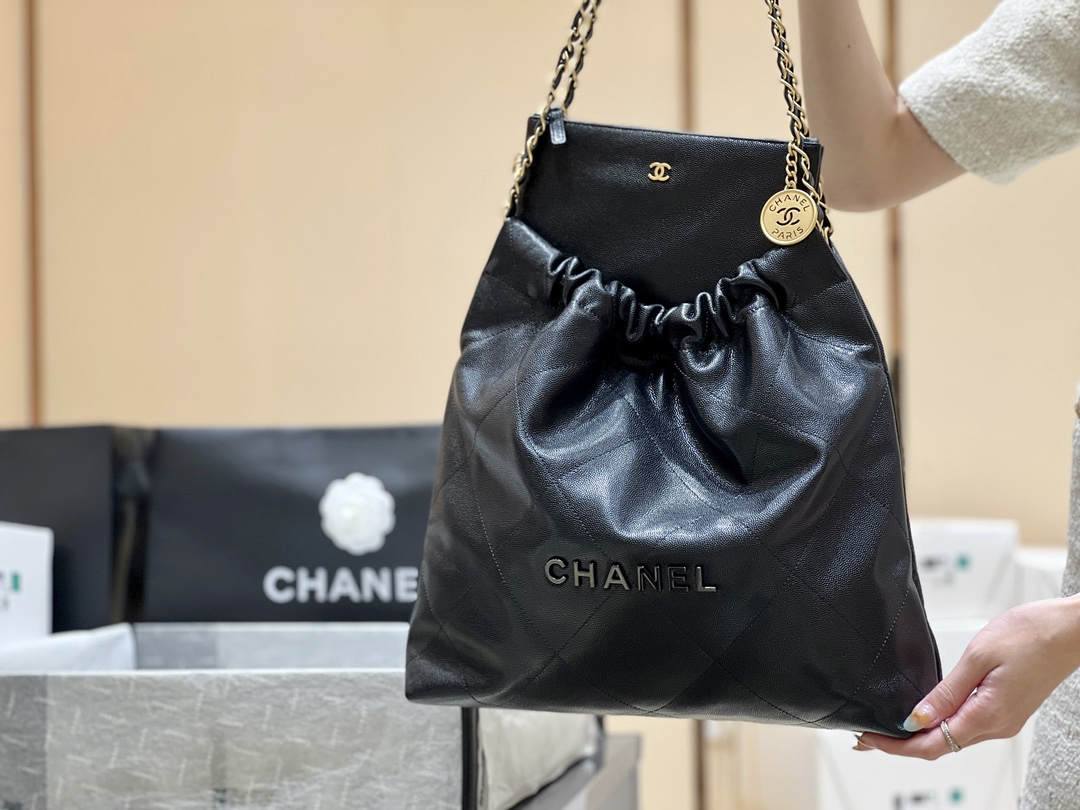 Ellebag’s Exquisite Replica: The Black Caviar Leather Chanel 22 Medium Handbag with Gold Hardware(2024 Dec Updated)-Best Quality Replica designer Bag factory in China